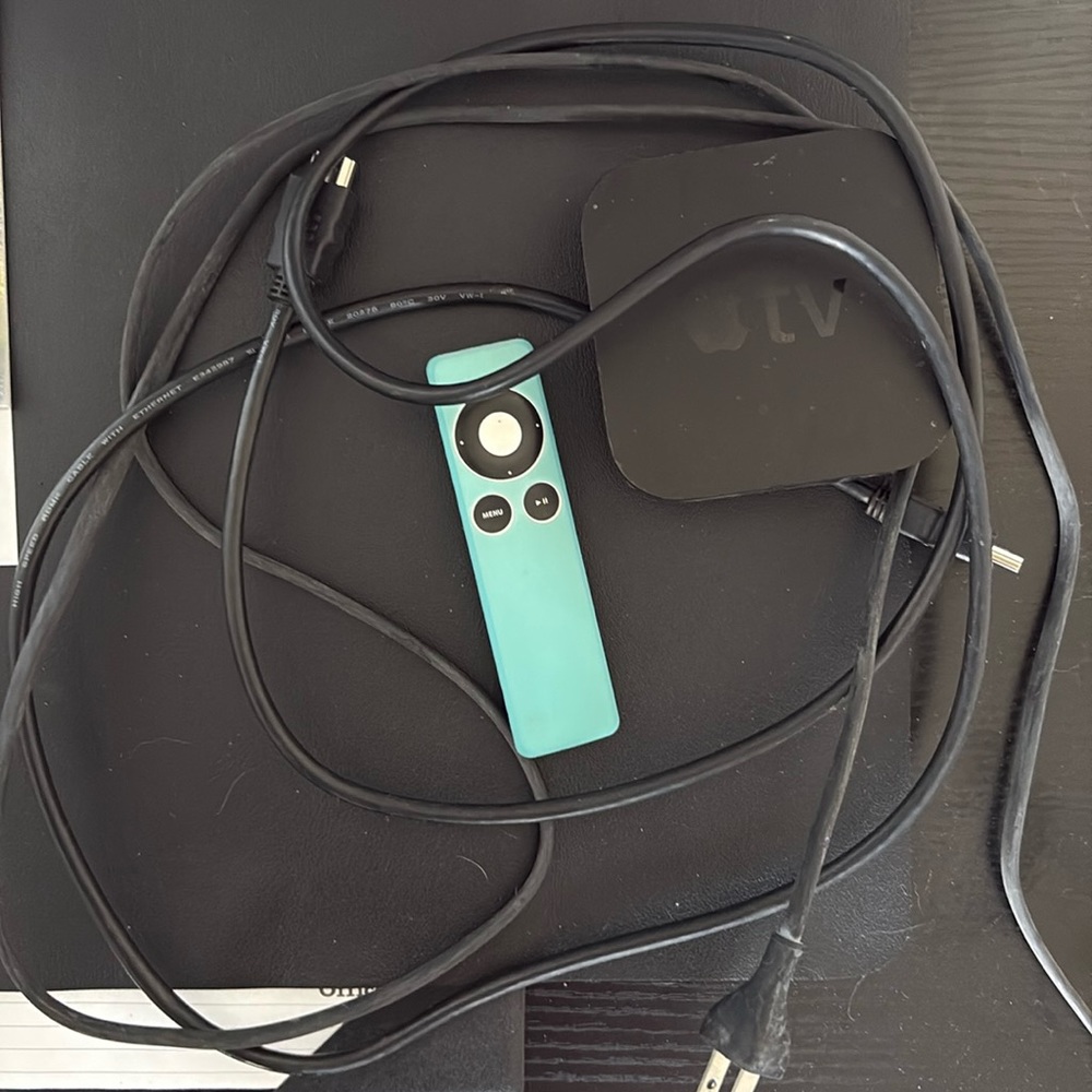 Apple TV 2nd Generation with cable